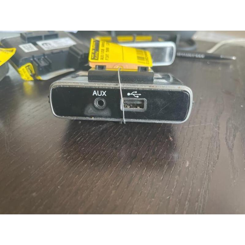 AUX/USB aansluiting van een Fiat 500